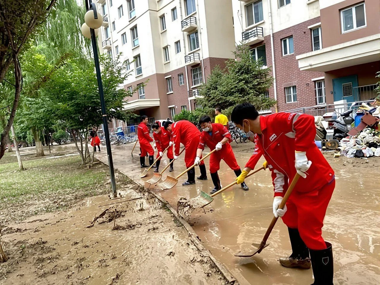 涿州抗洪抢险志愿服务现场