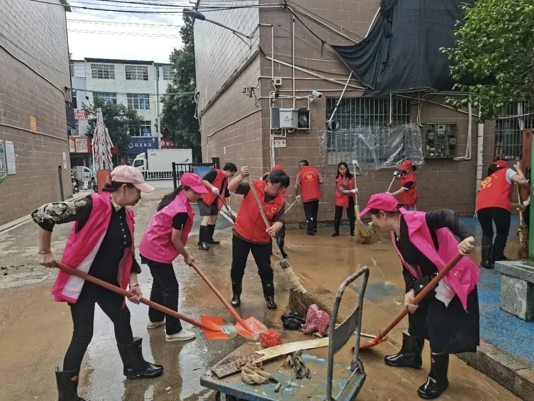 涿州抗洪抢险志愿服务现场