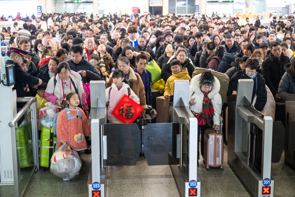 2026年春运旅客进站乘车