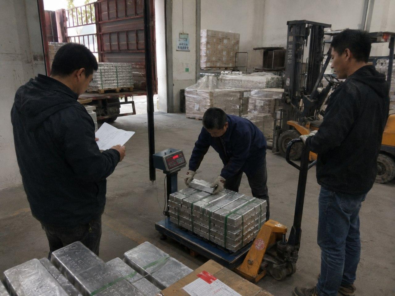 实物白银银锭称重、搬运与交割复盘现场