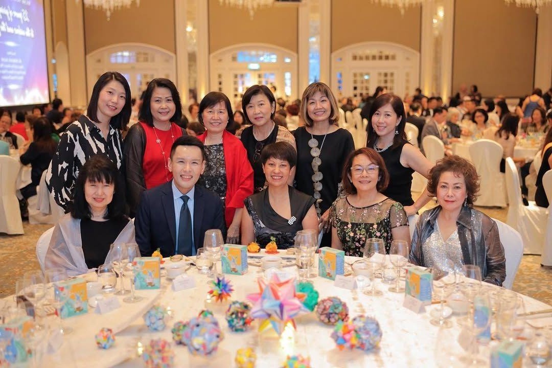 林志远与 WiCare 伙伴及支持者合影